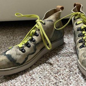 Clarks Originals Nala Hike Camo Hightops